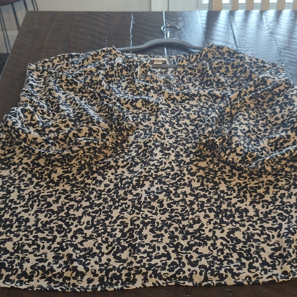 Ava & Viv Black and White Lightweight Shirt